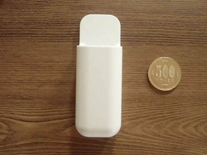 DAISO(ダイソー)：マルチポケット(バス用マグネット)