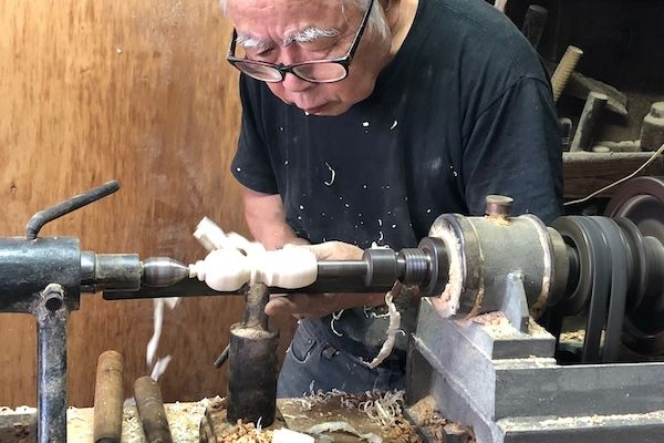 職人の手仕事で作られた草木染めの一輪挿しこけし「草木染め 東京花こけし」誕生