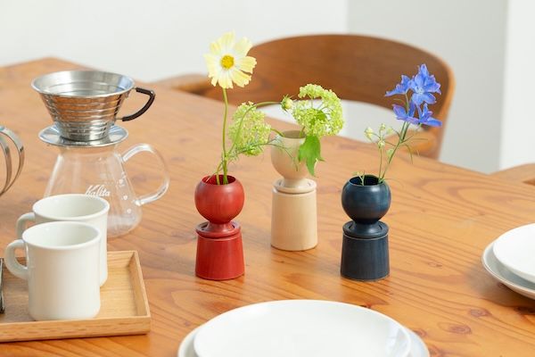 職人の手仕事で作られた草木染めの一輪挿しこけし「草木染め 東京花こけし」誕生