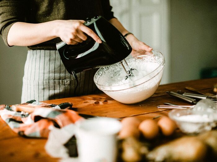 「生クリーム」と「ホイップクリーム」の違い。正しく言えたら天才！？【大人のたしなみ】
