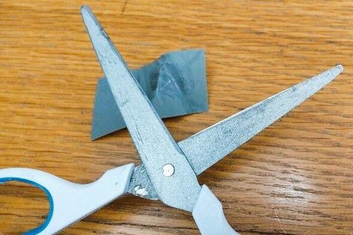 切れ味が落ちたハサミを一発で復活させる裏ワザ！思わず感動する仕上がりに♪【やってみた】