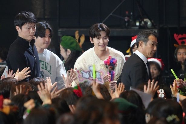 3階席から再登場！ファンは大興奮！ (C) Ji Chang Wook Japan Official Fanclub