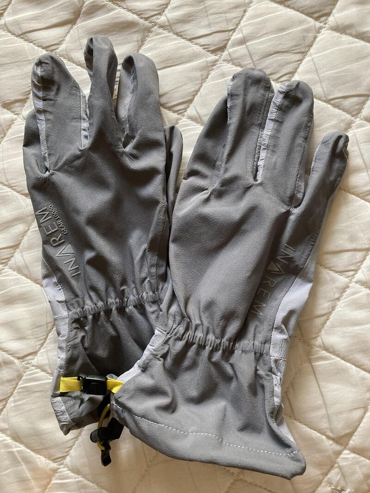 ワークマンの「イナレム ギアレイングローブ」は防水素材を使用