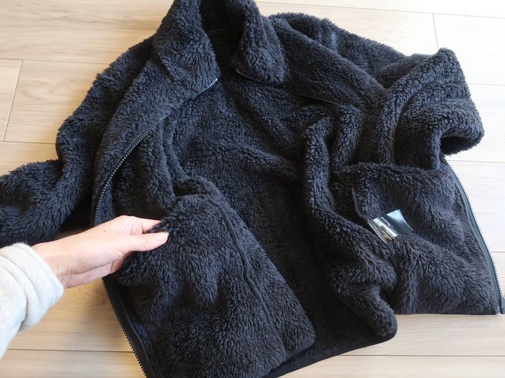 さらに内側にも大きめのポケットがついています