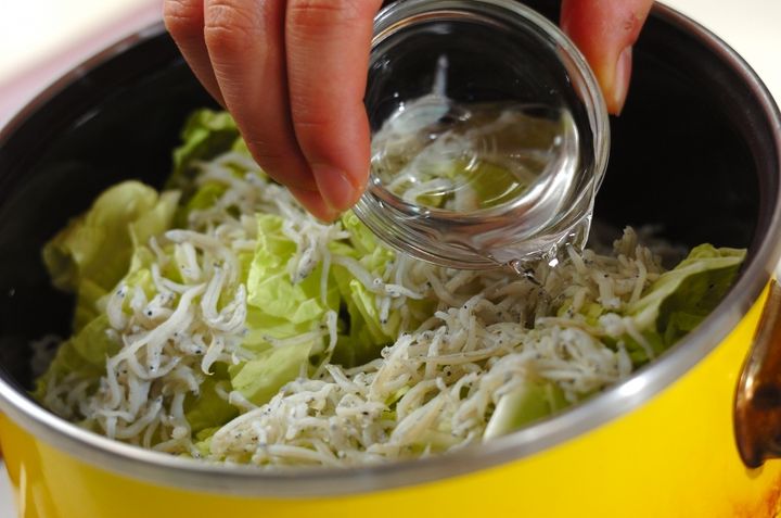 白菜とシラスの蒸し煮の作り方1