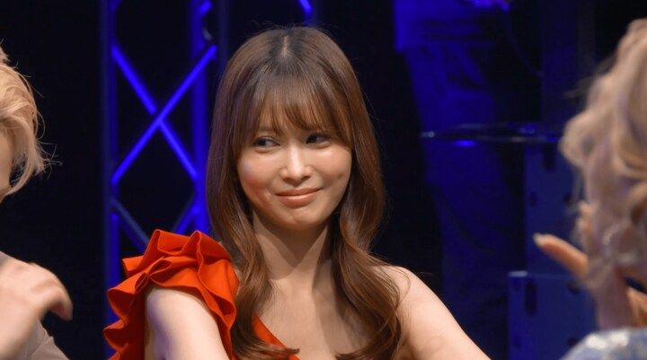 【映像】美人すぎるポーカー女王の“流し目スマイル”