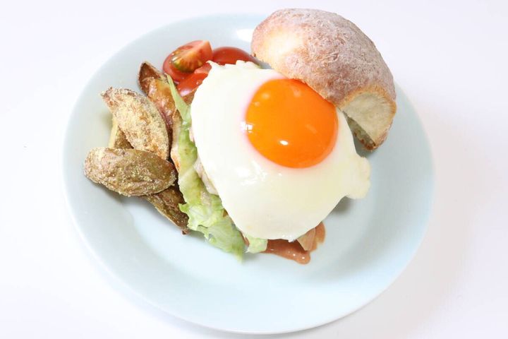 ダイソーのシリコーンリング（くま、2個）で作った目玉焼きハンバーガー