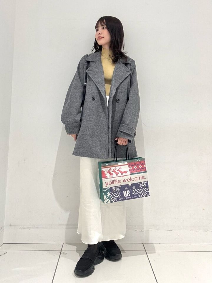 2026冬大人女性白スカート春先取りコーデ