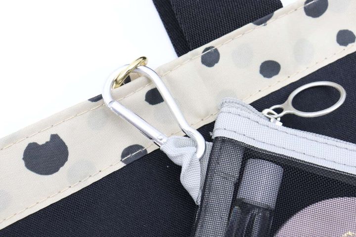 ダイソーのループ付メッシュポーチはカラビナをつけられる