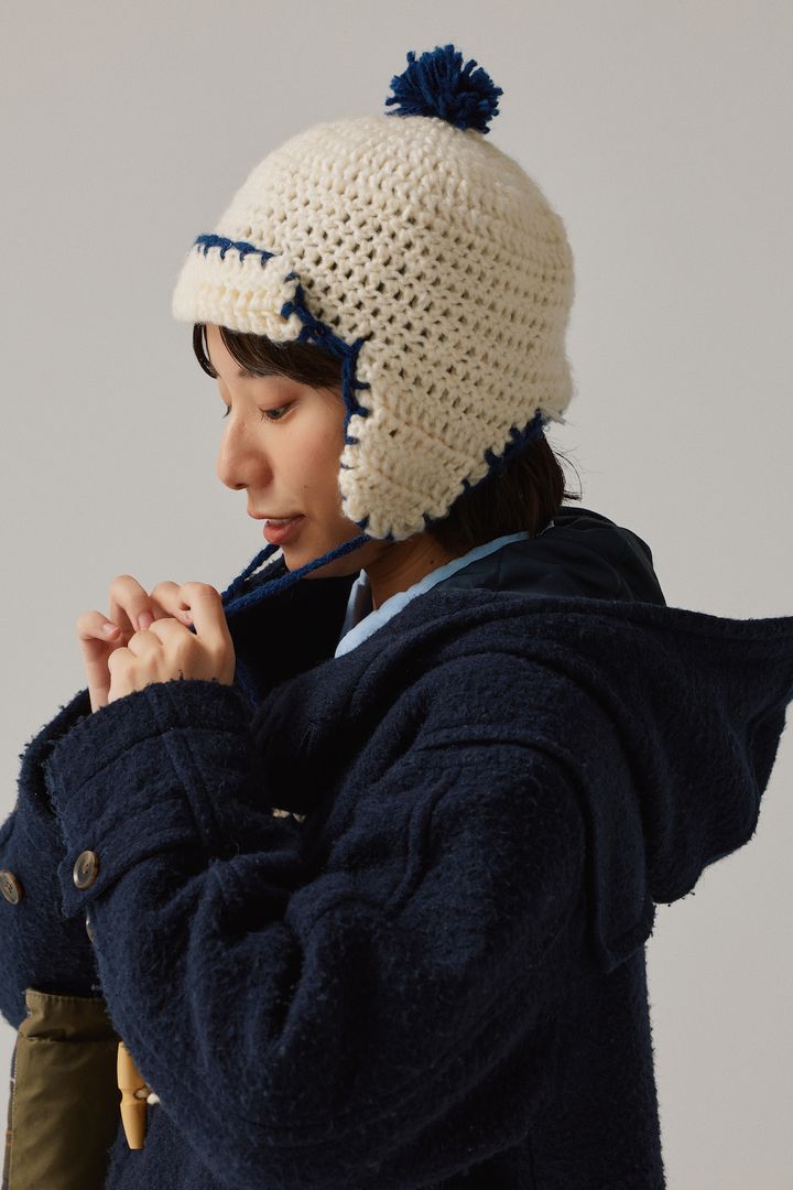 ざっくり編みのニット帽はお手製。ダッフルコートとのトラッドな組み合わせを楽しむ【FUDGE FRIEND おしゃれさんの毎日コーディネート vol.638｜momo】