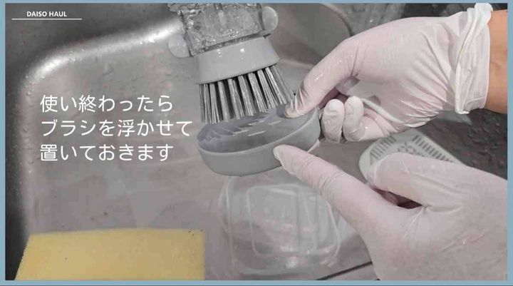 ダイソー┃スタンド付きキッチンブラシ