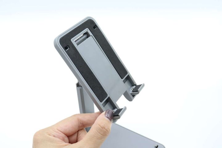 ダイソーの折り畳み式スマホスタンド 伸縮タイプのホルダー部