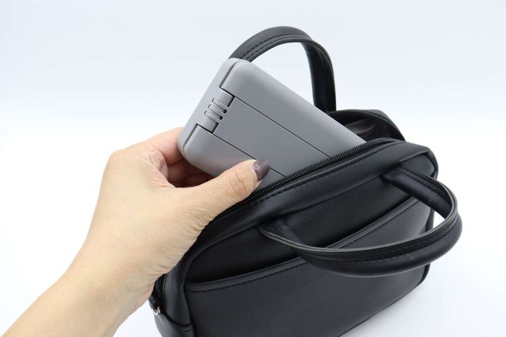 ダイソーの折り畳み式スマホスタンド 伸縮タイプはコンパクトで持ち運びに便利