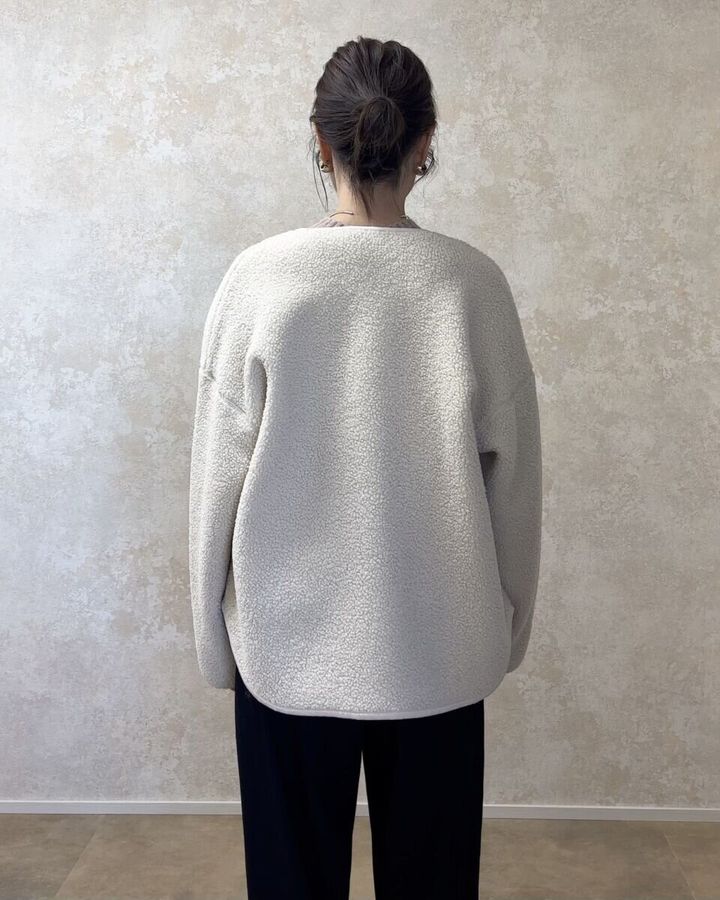 ユニクロボアフリースリラックスカーディガン Mサイズ着用背面