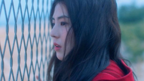 スアンと共に冬の海に出かけたソル(『12月の君へ』) [c]2025 Elles Films Co., Ltd. 