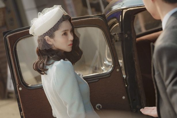 質屋の社長と人捜しを生業にする女性が手を組み、恐ろしい陰謀に立ち向かう「京城クリーチャー」 [c]Everett Collection/AFLO