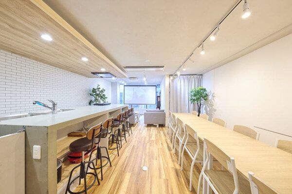 【東京都港区】多用途のレンタルキッチンが西新橋に誕生！初期投資ほぼ不要でカフェもオープン可能