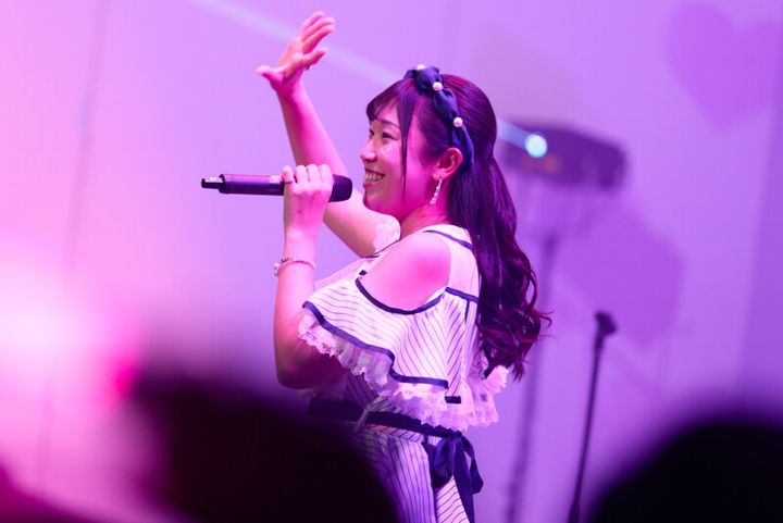 アイドルゴルファー・菅沼菜々、“ドレス姿”でファン500人を魅了！