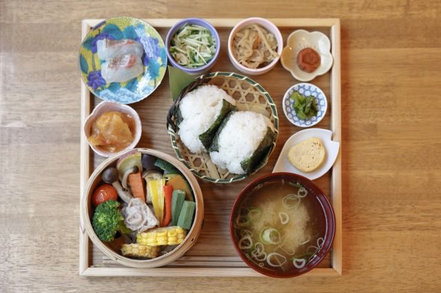 「おにぎりせいろ蒸し御膳」1980円