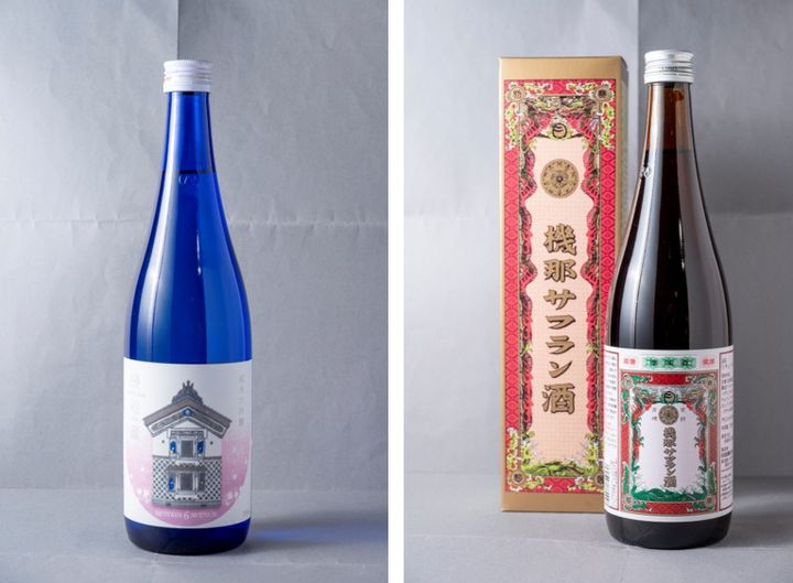 純米吟醸・鏝絵蔵 720ml（左）、機那サフラン酒 720ml(右)。ともに2200 円