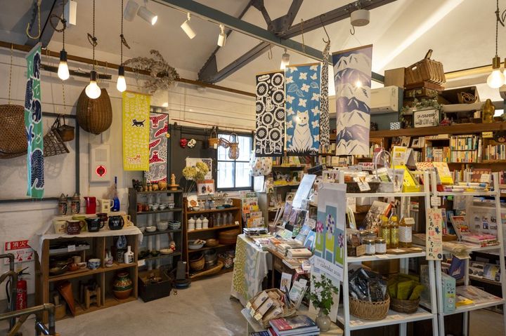 なにがあるか探すのが楽しみな店内