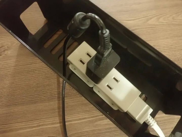 DAISO(ダイソー)：コードタップ収納ケース