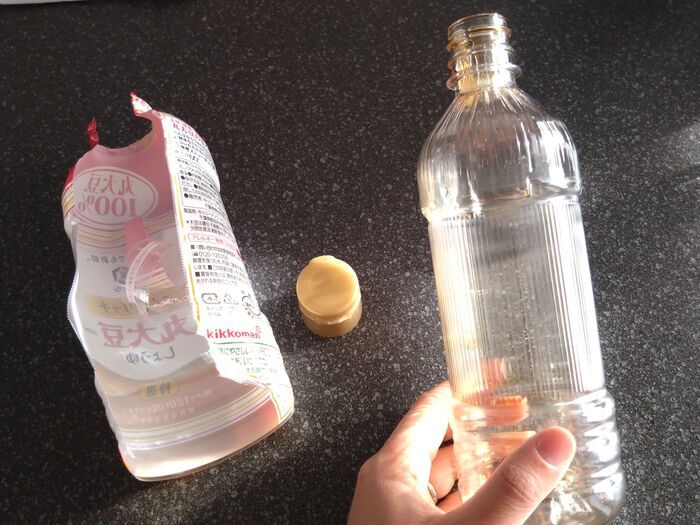 しょうゆ「密封ボトル」の捨て方！中身は切らずに水で洗えます。キャップの外し方は？