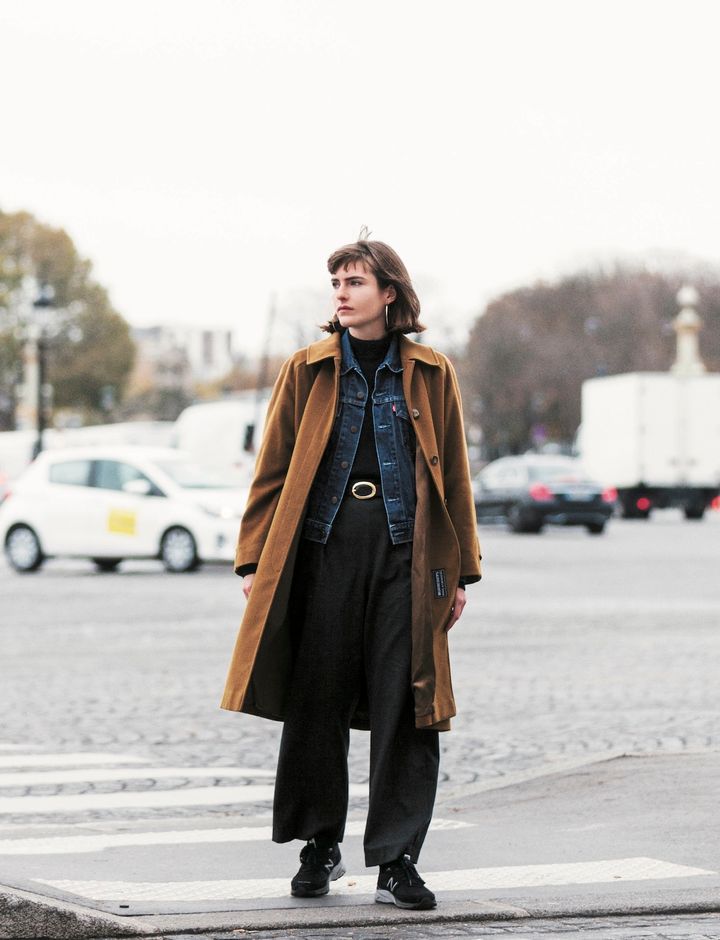 【ブラックタートルニットのお手本コーデ18選】黒タートルは主役にも脇役にも使える！