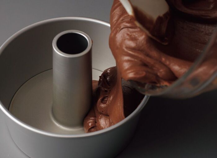 シフォン型で焼くと美味しい！しっとり濃厚な「ガトーショコラ」の作り方。材料5つ！初心者さんでも挑戦しやすいレシピです♪