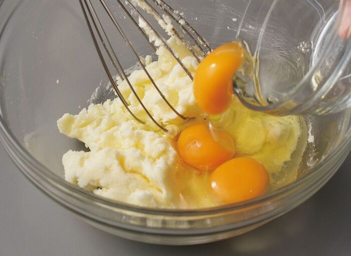 シフォン型で焼くと美味しい！しっとり濃厚な「ガトーショコラ」の作り方。材料5つ！初心者さんでも挑戦しやすいレシピです♪