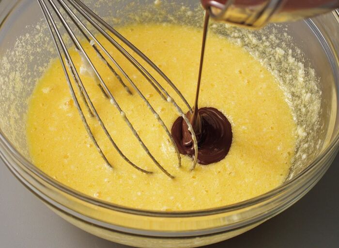 シフォン型で焼くと美味しい！しっとり濃厚な「ガトーショコラ」の作り方。材料5つ！初心者さんでも挑戦しやすいレシピです♪