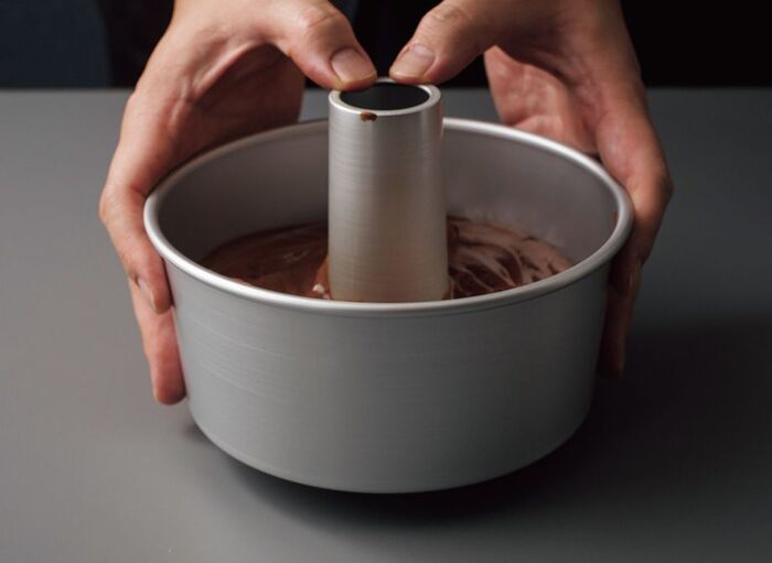 シフォン型で焼くと美味しい！しっとり濃厚な「ガトーショコラ」の作り方。材料5つ！初心者さんでも挑戦しやすいレシピです♪