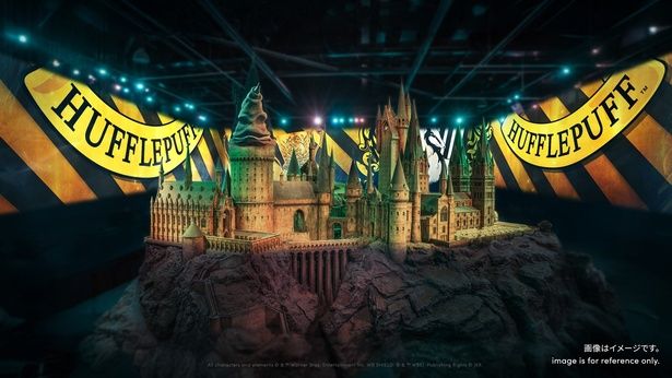 「ホグワーツ城の模型」には4寮の個性を表現したプロジェクションマッピングが投影される