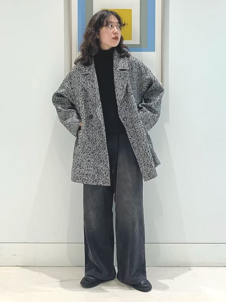 着痩せテク4：ゆったりコート＆引き締め色でほっそり