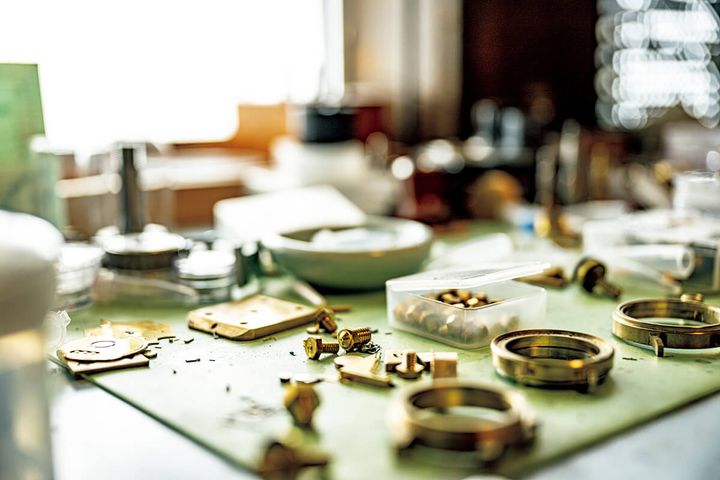 独立時計師・菊野昌宏のの工房