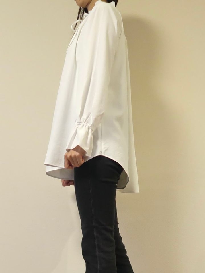 ヒップまで隠れるロング丈で気になる箇所も自然にカバー