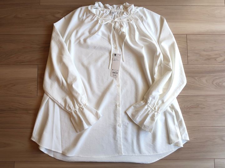 ジーユー「フリルネックチュニック」2490円（税込）