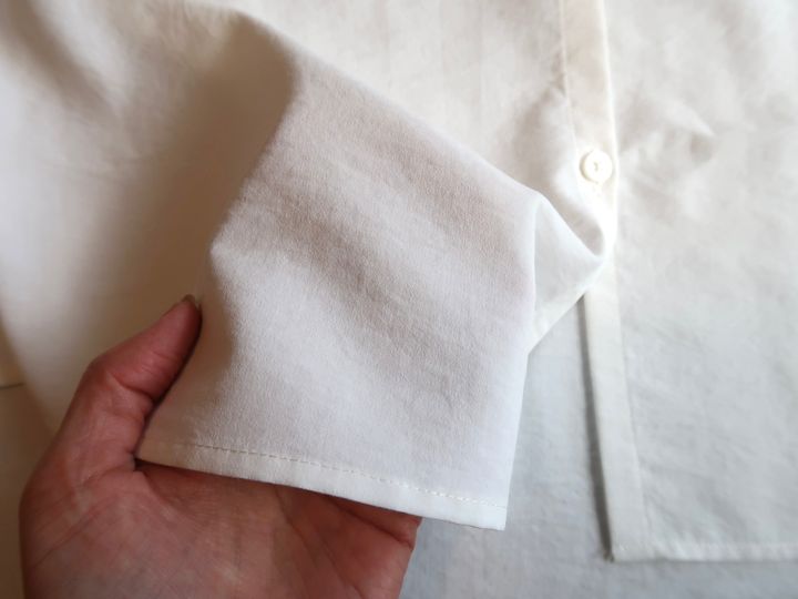 しわになりにくいうえ、白でも透けにくい素材が高ポイント