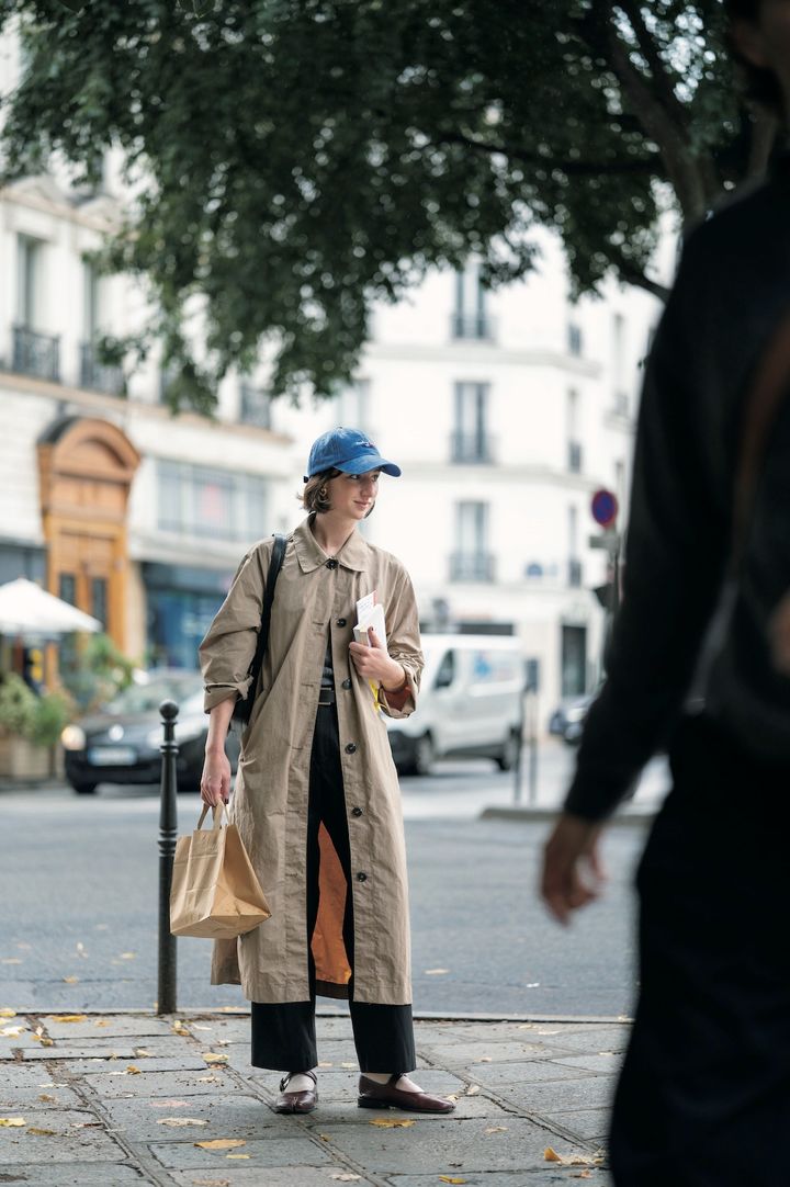 小物や色・柄使いを工夫して、冬のコーデを華やかに格上げ！【パリジェンヌの一週間コーデ】