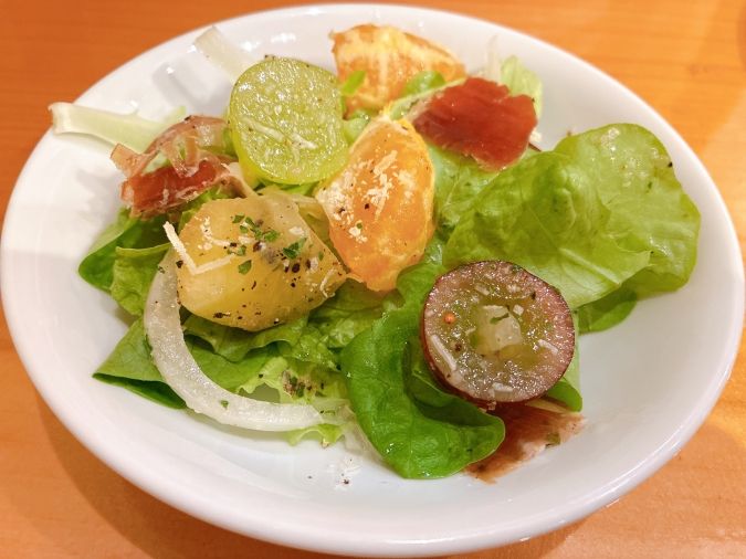ルネッタ 旬の果実とハモンセラーノのサラダ