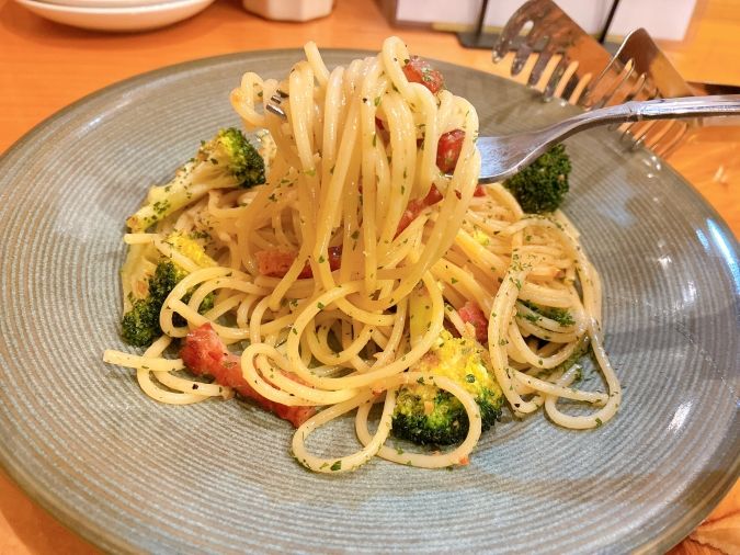 ルネッタ 黒豚ベーコンとブロッコリーのペペロンチーノ