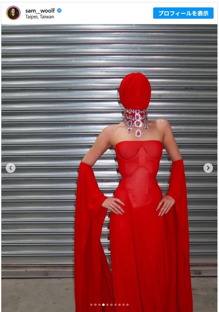 キム・カーダシアンと同じドレスを着て注目を集めたBLACKPINK・ジェニー ※「サム・ウルフ」インスタグラム width=