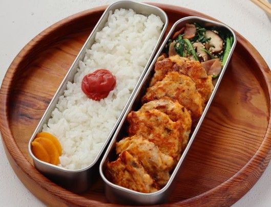 「豚キムチのピカタ」「春菊としいたけの炒めもの」2品弁当