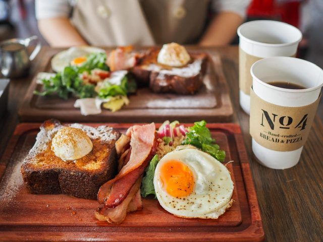 フレンチトーストとコーヒー