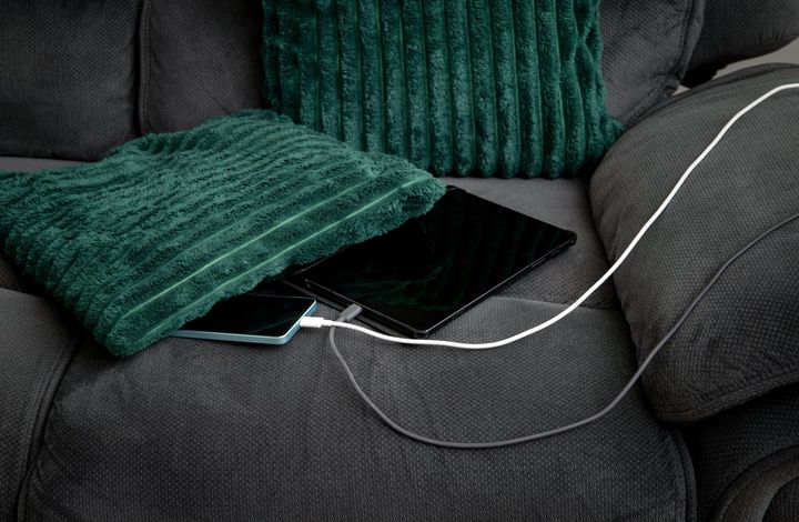 原因通気性の悪いところで充電する