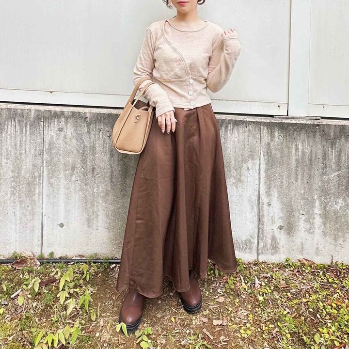 画像: フレアスカートでつくる柔らかなシルエット