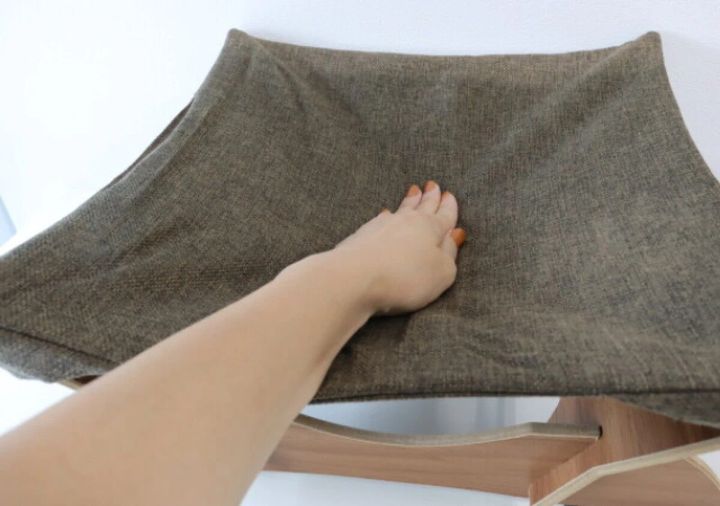 ダイソーの組立式ペット用ハンモックは耐荷重8kg