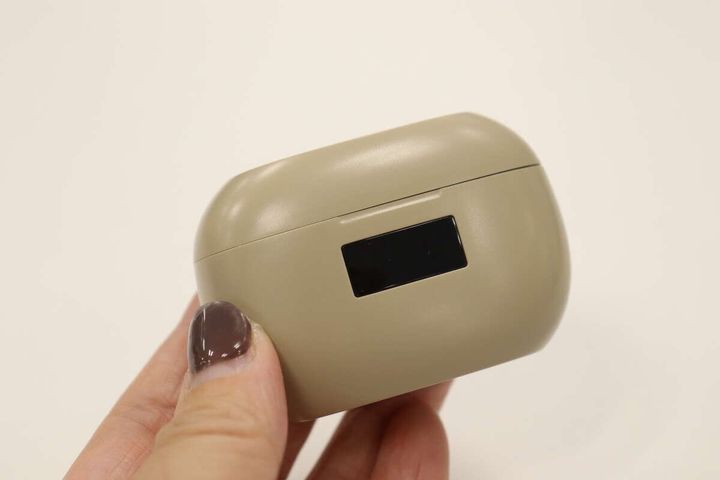 完全ワイヤレスイヤホン（ベージュ×ゴールドカラー）