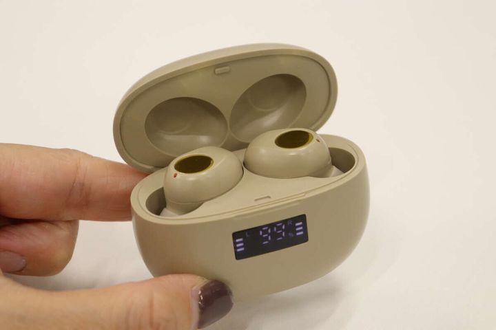 完全ワイヤレスイヤホン（ベージュ×ゴールドカラー） イヤホン充電
