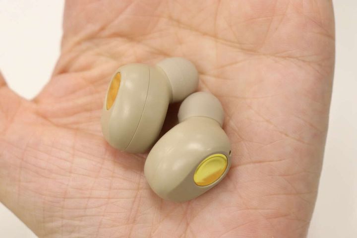 完全ワイヤレスイヤホン（ベージュ×ゴールドカラー） イヤホンデザイン